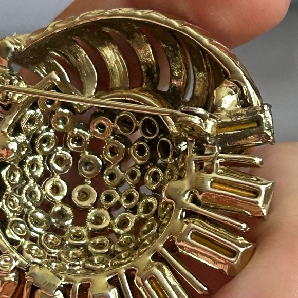 VINTAGE mid century Elegant Gold and Orange Brooch 🌻 - Picture 9 of 10